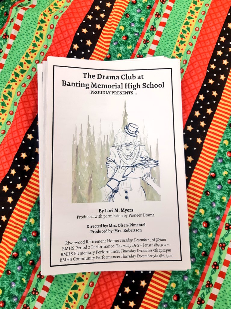 MrsJRobertsonn's tweet photo. One hour until showtime! ⌛ Come on out to the Banting drama club's final performance of A 21st century Christmas Carol 🎄🎭 #BMHS #dramaclub #christmasplay #holidays @BMarauders @Mrs_Bell_Rm174  @SCDSB_Schools https://t.co/3JrzDJhLnB