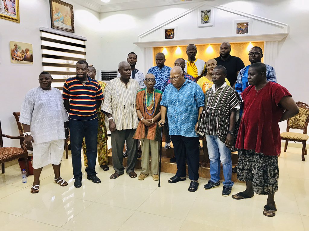 theosustool's tweet photo. Nat Nunoo Amarteifio Former Accra City Mayor .: Visited His Majesty DF Okwei Kinka Dowuona VI Early Today At His Palace . ———————————-
==================
———————————-
.
.
.
#meeting #visit #accramall #osustoolpress #ghana🇬🇭 #utah #usa #home #voice #man #youtube #mayor #president https://t.co/P75CbxbT2R