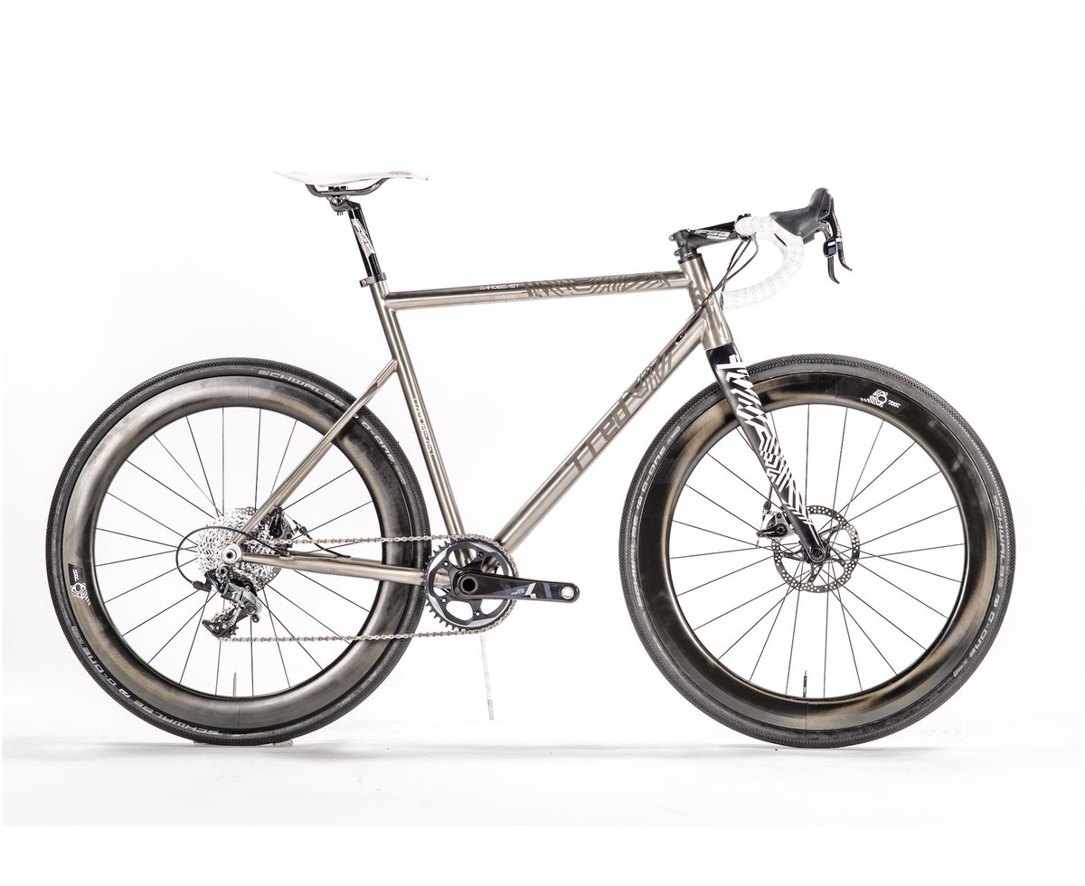 Camobeast. A titanium gravel beauty ready to bring you everywhere. 
#tredders #gravel #gravelbike #titaniummafia #madeinitaly #bikeporn