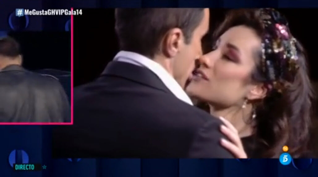 NY_Watcher's tweet photo. #GHVP It;s Time for Hugo to leave and Adara Kisses him while Gianmarco watches and Gianmarco's Heart Breaks in Pieces ๐ฎ๐ถ #GHVIP7 #VIPDirecto #MeGustaGHVIPGala14 https://t.co/u8ZUgXsnPZ