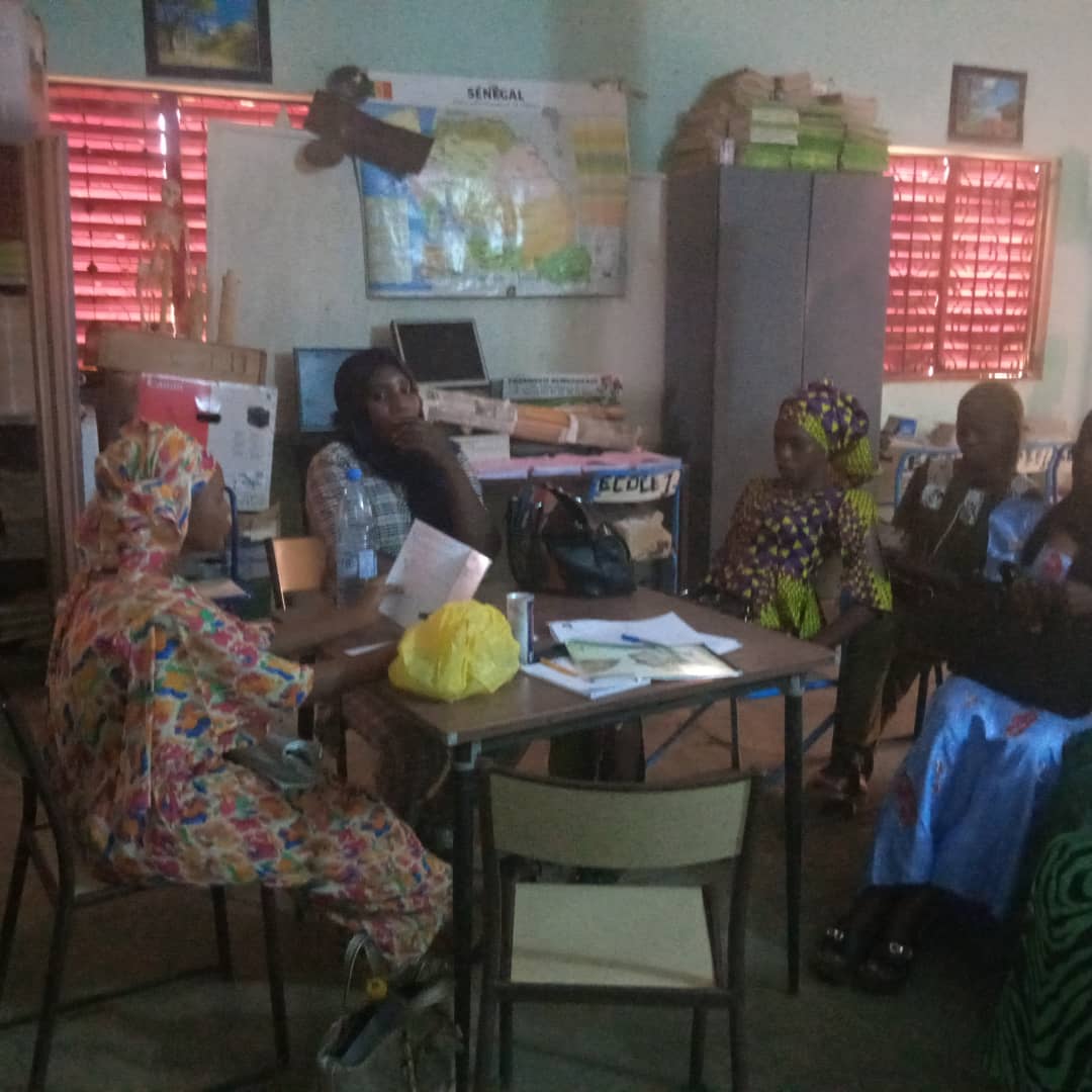 Domou_Papa_Nd's tweet photo. #seneduc #kebetu #iefkanel Pour une meilleure prise en charge de l'éducation des files, des réseaux communaux de femmes enseignantes sont mis en place dans le département.L'installation des réseaux a démarré mercredi 4 décembre, dans les communes de Dembancani et de Orkadiéré. https://t.co/fvh9YfV9D6