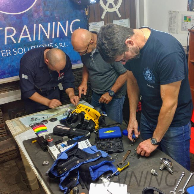 hstrainingpro's tweet photo. ¡Gracias a todos los participantes del curso TÉCNICO KIRBY MORGAN!

Estaremos anunciando por las redes sociales próximas fechas.

#kirbymorgan #tecnico #hstraining #argentina #divelab https://t.co/f6j6QCP9PV