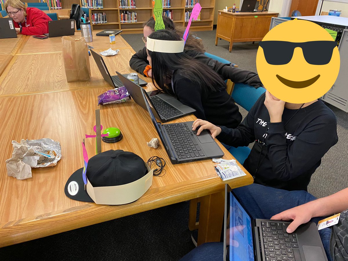 Tiger_Library's tweet photo. Harry Potter Club & Scrapbookers unite! Digital #harrypotter @breakoutEDU in the library! #criticalthinkinginaction #mugglesunite thanks for organizing @fergask @mrscatpin07 https://t.co/5amQMvlBto
