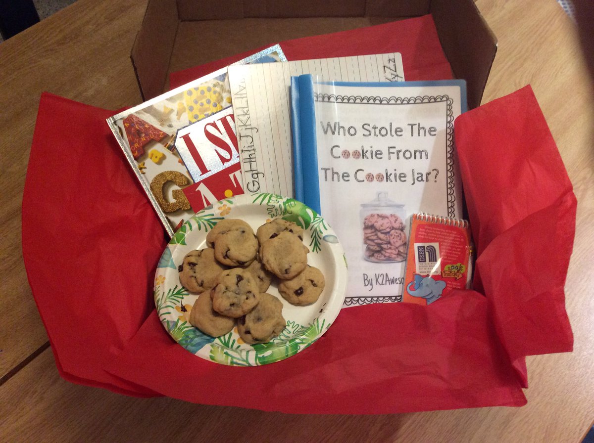 mrsmeadK2's tweet photo. Today we made a care package for one of our #K2Awesome friends with some of his favourite things 💕 #kindkids #missingourfriend #homemadecookies #classbook https://t.co/VsRqqiGWjd