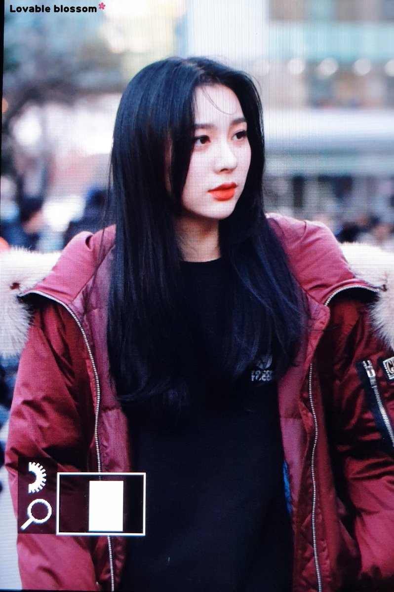LB_950528's tweet photo. 191206 뮤직뱅크 중간퇴근 프리뷰
#밴디트 #BVNDIT #이연 #정이연 #YIYEON https://t.co/NzTxNL1XDY