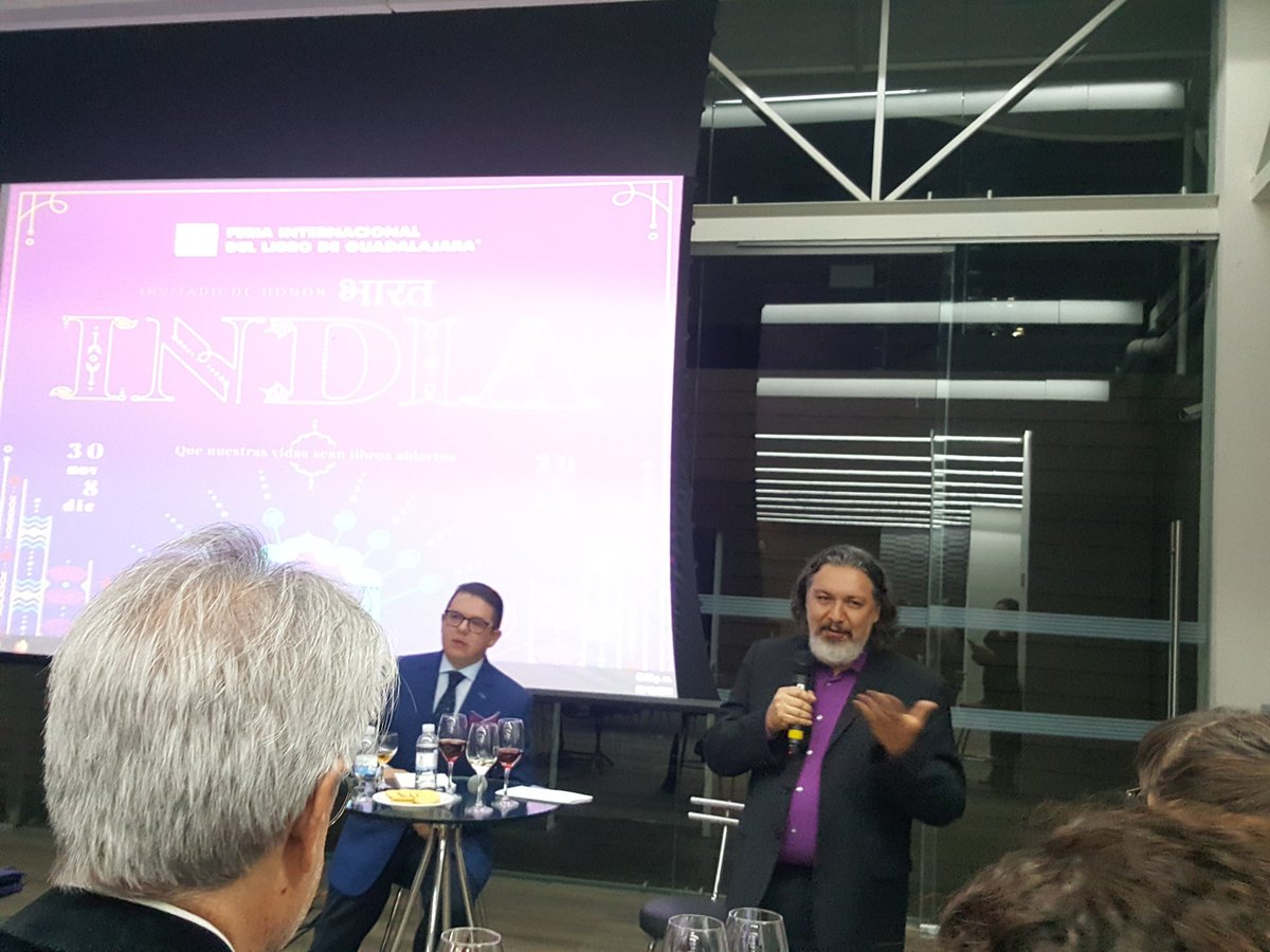 #Lipperaturas  Cata literaria con los ganadores del #PremiolippdeNovela
Desde el @HiltonGDL <a href="/FILGuadalajara/">FIL Guadalajara</a>