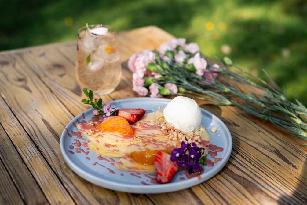 bkkmenu's tweet photo. พบกับเทศกาล 'Color De Fleurs' ที่เนรมิตทุ่งดอกไม้สีสันแสนหวานให้บานสะพรั่ง พร้อมร่วมชิมเมนูสุดพิเศษที่ครีเอตขึ้นเป็นครั้งแรกที่ฟาร์ม CORO Field https://t.co/ccsbh1ZDr1 #bkkmenu #bkkmenuhopping #corofield #colordefleurs https://t.co/yDRjmKxlgO