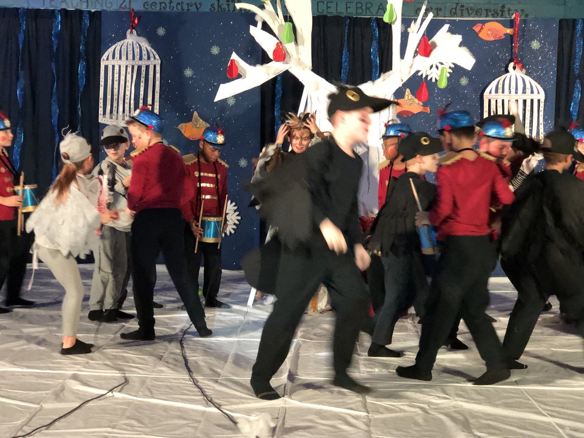 BriarwoodES's tweet photo. This talent cannot be nurtured any better than it is under the coaching of @andibn77 ! This was a magical night. Briarwood was transformed into a winter wonderland. Amazing performance. #BEanActor #BEaSinger #BEaPerformer https://t.co/JWAiIsVQ7v