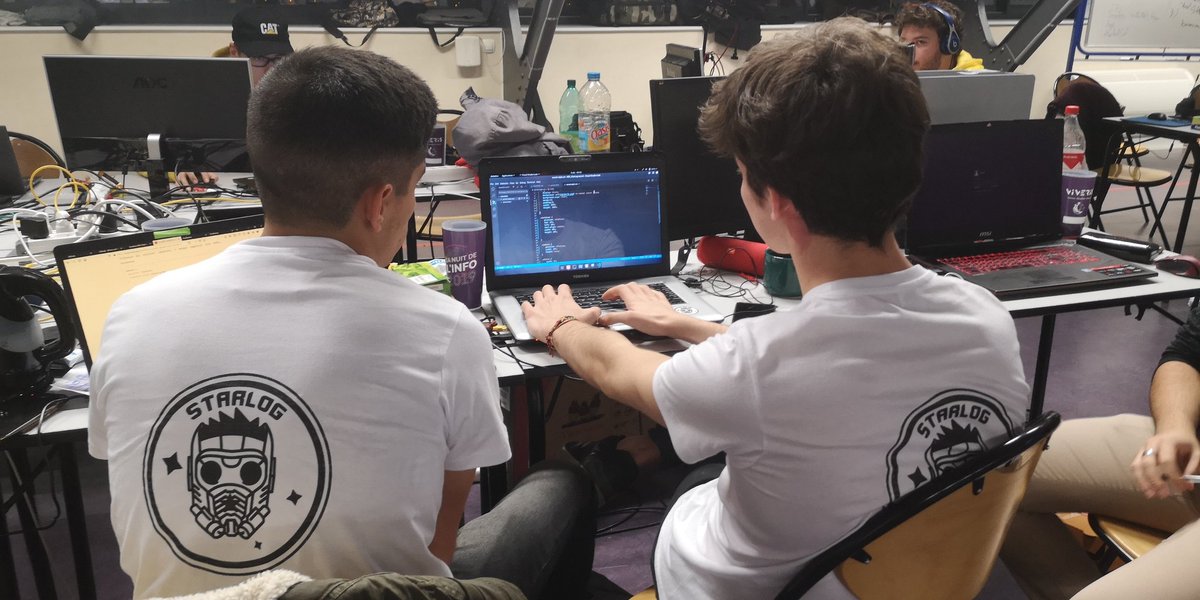 StarLog16's tweet photo. On essaie toujours de centrer une division avec Cyprien et Olivier, parce-que c'est aussi ça la #nuitinfo #aled #devweb @insacvl @nuitinfo https://t.co/QUbH36j8it