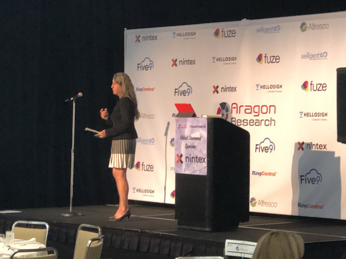 AragonResearch1's tweet photo. Aragon analyst @BetsyBurton introduces Joan Pepin from @auth0 to receive the #WomenInTech19 award for #CIO: https://t.co/5fxEUaWs1a