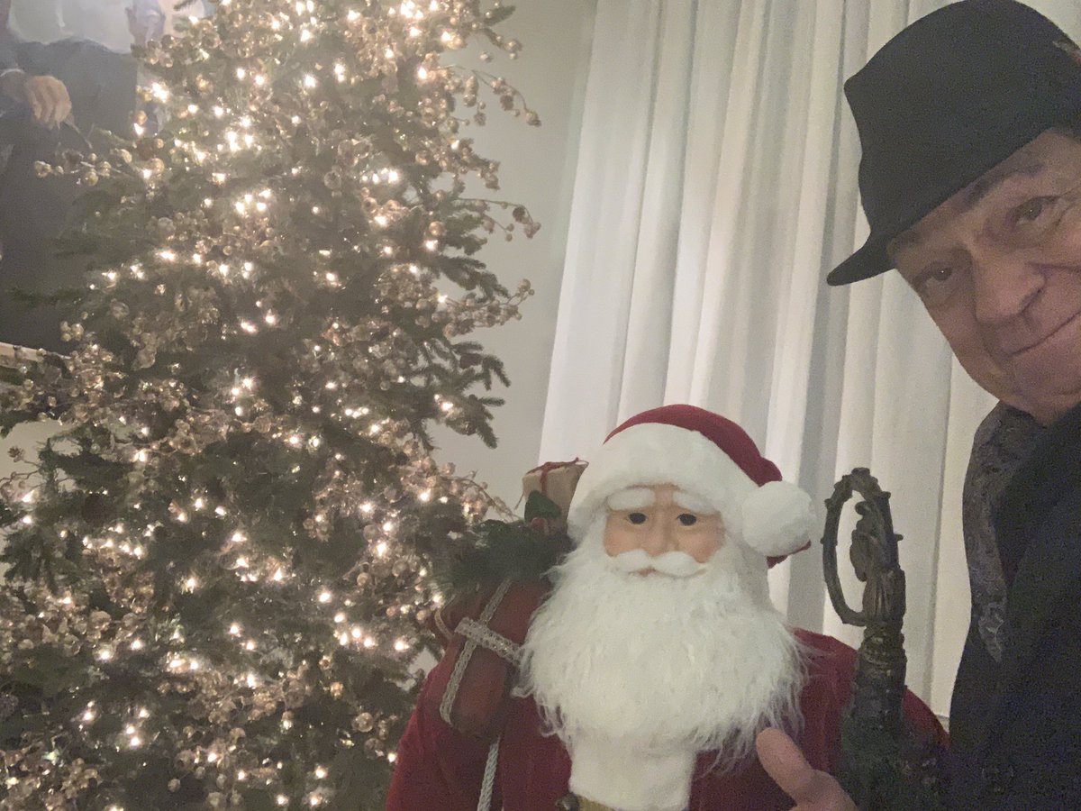 JrzyJoePiscopo's tweet photo. #SantaComingToTown #OhWhatANight !
Let’s chat in the morning? #am970TheAnswer #RadioPiscopo @frankmorano @algattullo @DebbieDuHaime https://t.co/r6N5dGC7me