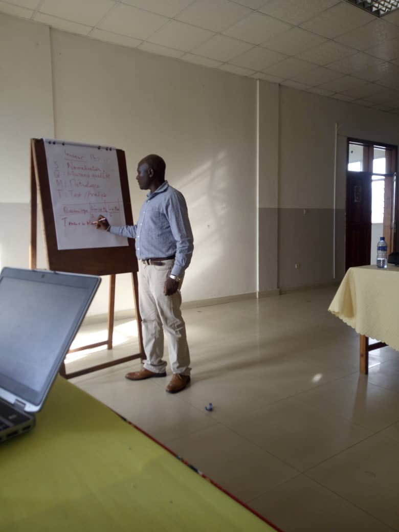 csbu_online's tweet photo. Après Bubanza et Gitega, le consortium #CSBU, @mediabox16 et #DHLBurundi poursuit la phase des formations à Bujumbura cette semaine et la suivante. 3 groupes, chacun fait d'une trentaine d'artiste-artisans, dispenseront de ces formations. https://t.co/uuFaaig0c9