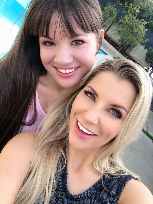 1 pic. Also met @AlisonReyxxx today @SweetHeartVids 🥰 https://t.co/TzvQtMbyLQ