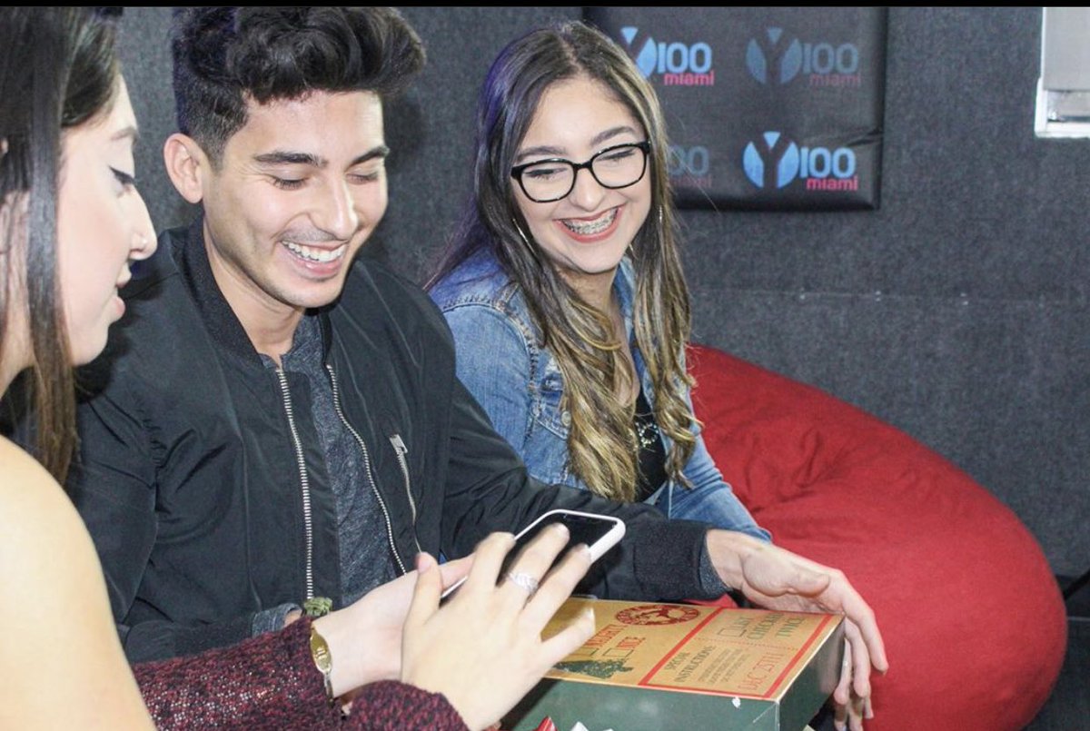 Y100MIAMI's tweet photo. That’s a WRAP 🎁 The girls of Monarch High School rang in the holidays tonight with @itsfrankiep and @imarionair during our final session of #YHigh ‘19! Take over our airwaves this coming February 2020 when you sign up on https://t.co/vnQT00EHUG 💯 https://t.co/qUBZSueSmv