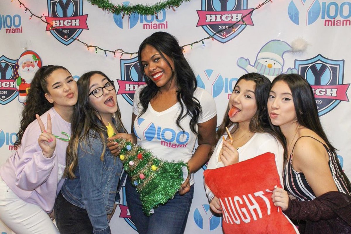Y100MIAMI's tweet photo. That’s a WRAP 🎁 The girls of Monarch High School rang in the holidays tonight with @itsfrankiep and @imarionair during our final session of #YHigh ‘19! Take over our airwaves this coming February 2020 when you sign up on https://t.co/vnQT00EHUG 💯 https://t.co/qUBZSueSmv