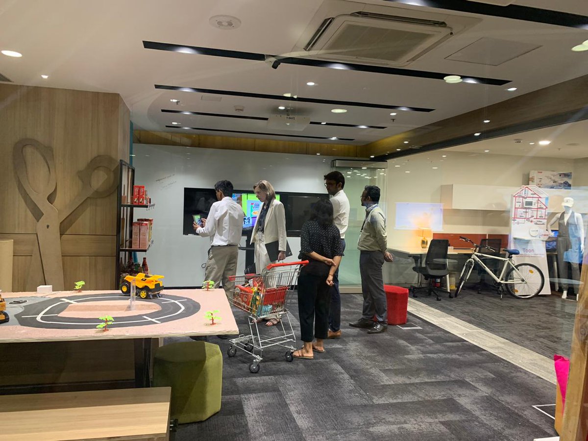 CapgeminiAIE's tweet photo. Our expert @ankitmotani from #retail sector showcasing the power of our #SmartPlanogram solution to one of the supermarket giants in #Europe, at our innovation lab.
#B2E #AR
#AIEMumbai https://t.co/RAmGhpZLfL