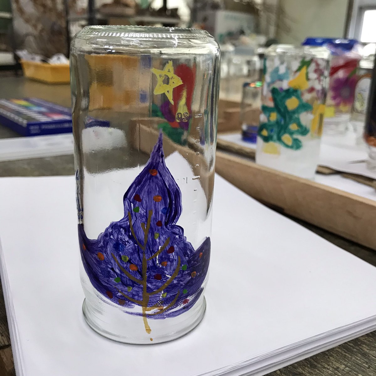 yasjiji's tweet photo. ��の小学校の図工の先生のご協力で
昨日の参観日に保護者の方もご一緒に瓶カンテラ絵付けをしていただいたようです🎄

皆様にも是非ご参加いただきたい
「みんなでキナリエ」
次回は12/14(土)9:00〜
スポーツ公園入口付近にて開催です🤗
どうか沢山のご参加をお待ち申し上げております
✨˚✧₊⁎⁎⁺˳ https://t.co/ToeNziIO7N