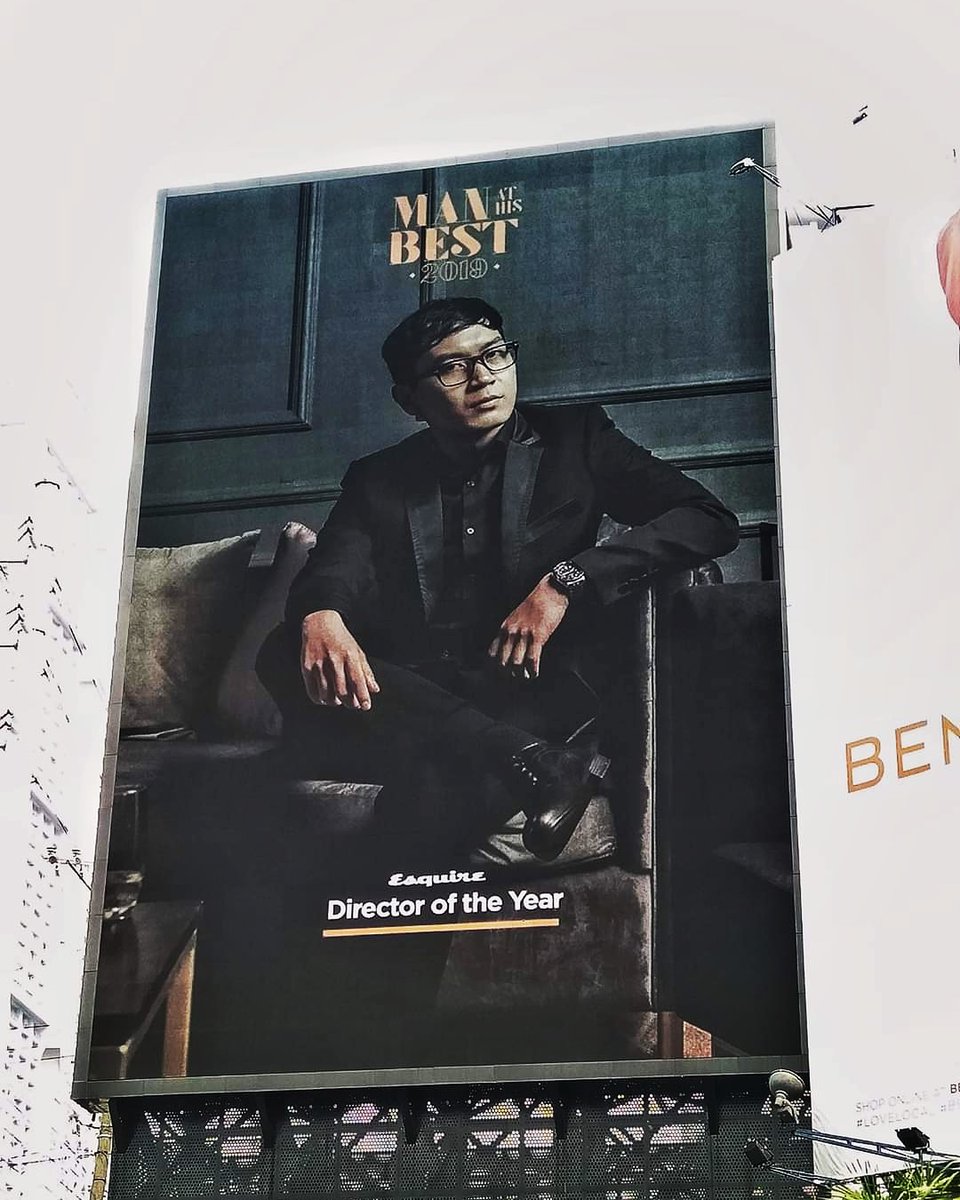 New billboard at EDSA Pioneer!

😮😮😮

Thank you @esquireph and Mario Limos for the pic.

#Esquire #ManAtHisBest #DirectorOfTheYear