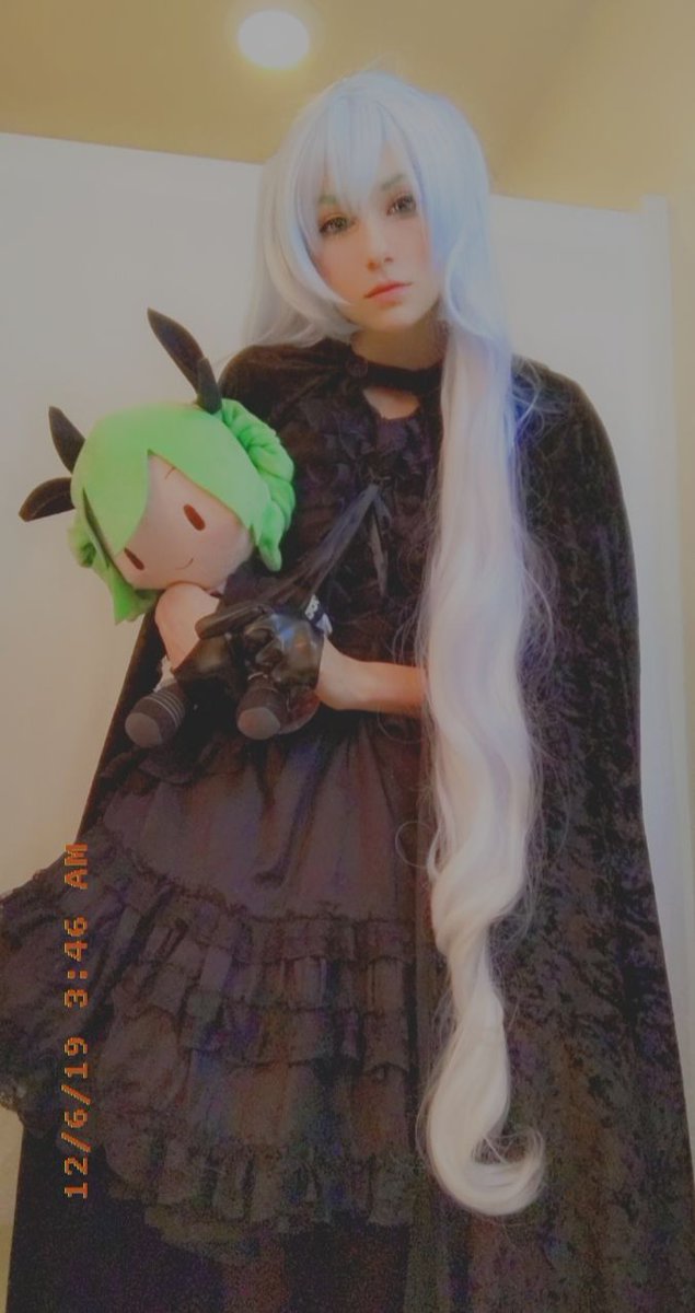 I took some nice gothic Miku photos today . Im really happy of how they turned out ! #HatsuneMiku #cosplayer