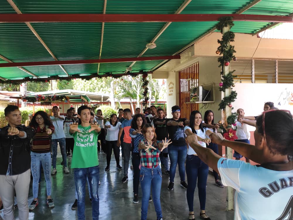 OficialUnerg's tweet photo. #UnergActiva Estudiantes de Fisioterapia de la Unerg llevaron alegría y calor humano a nuestros abuelos del Geriátrico Francisco Lazo Martí, bajo la supervisión del profesor de Arte y Cultura, Jesús Toledo.
@NicolasMaduro 
@Mppeuniv 
@CesarTrompizVE 
@jlberroteran 
@Severianopa https://t.co/oyQ6Q97DcN