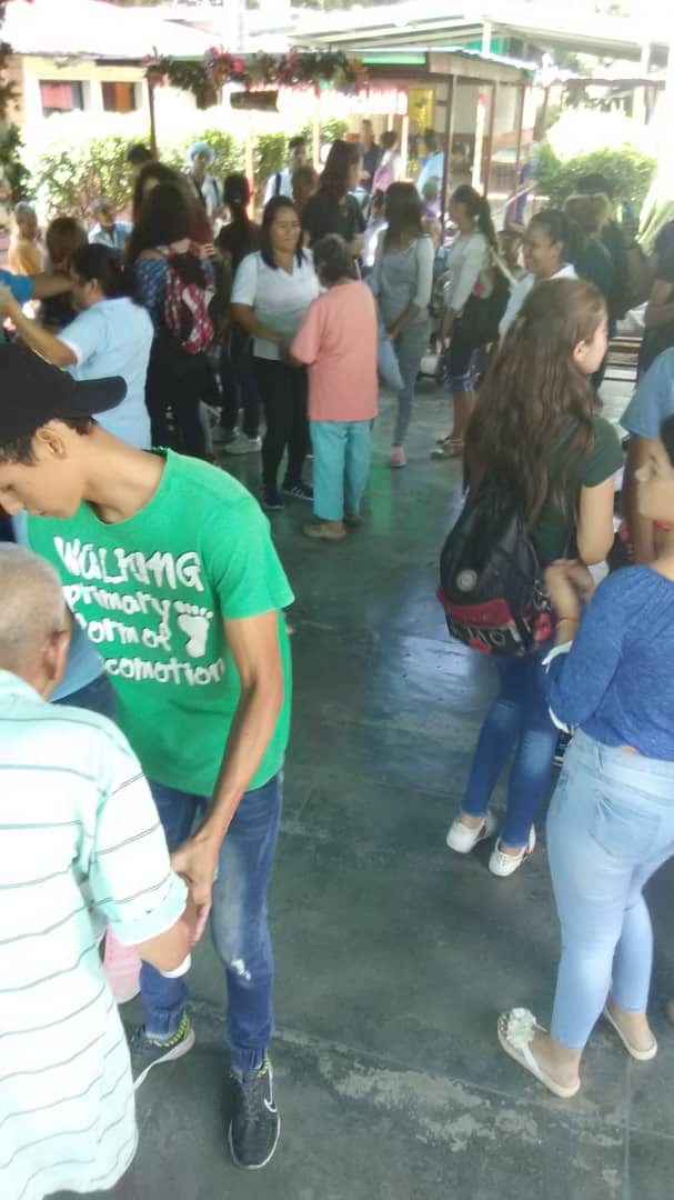 OficialUnerg's tweet photo. #UnergActiva Estudiantes de Fisioterapia de la Unerg llevaron alegría y calor humano a nuestros abuelos del Geriátrico Francisco Lazo Martí, bajo la supervisión del profesor de Arte y Cultura, Jesús Toledo.
@NicolasMaduro 
@Mppeuniv 
@CesarTrompizVE 
@jlberroteran 
@Severianopa https://t.co/oyQ6Q97DcN