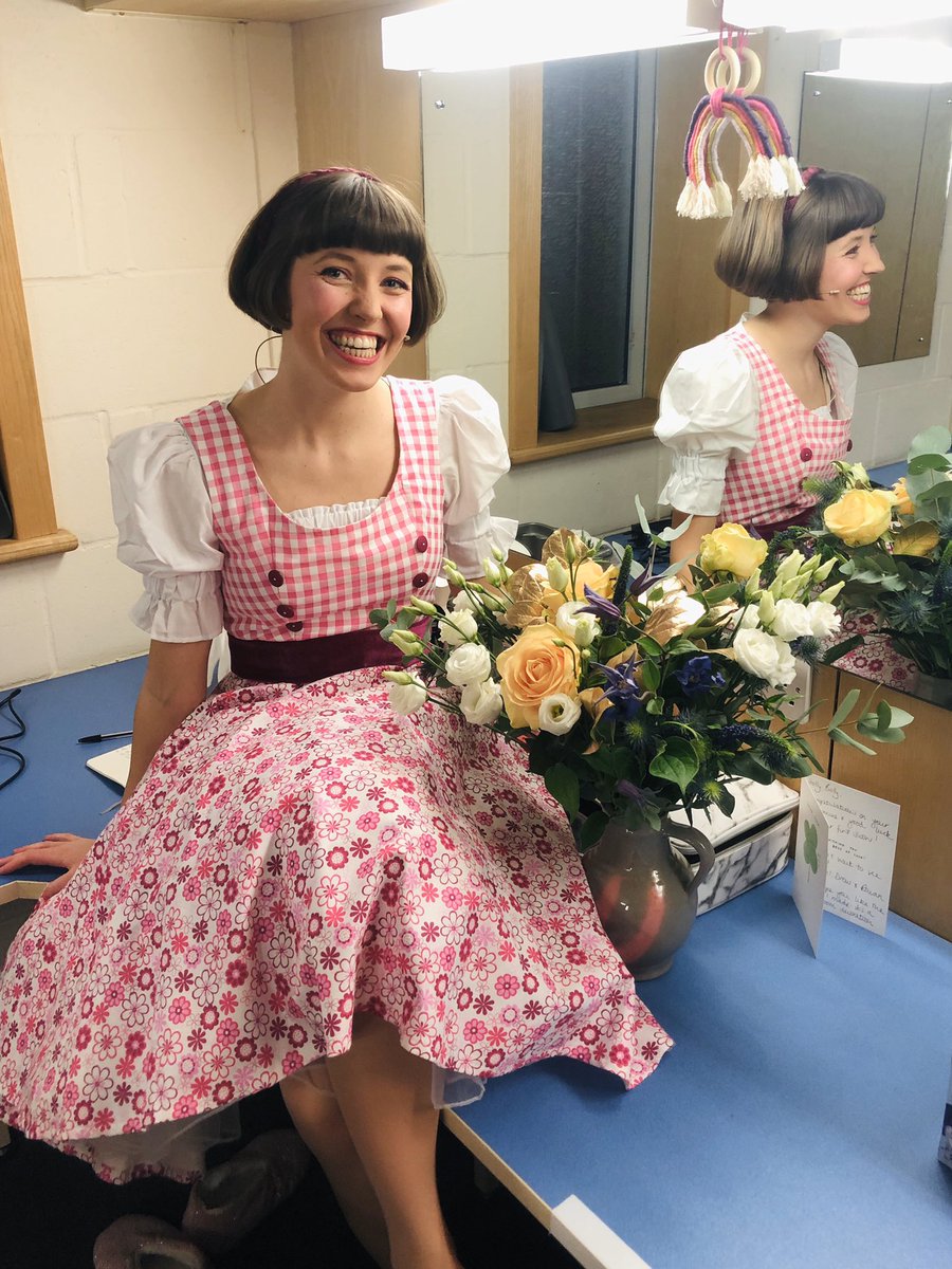 HollyHozboz's tweet photo. Opening night โ
Feeling so lucky to get to spend the next few weeks in the Swiss Alps with such a lovely cast ๐ Thank you @HarveySteinNews for my beautiful beautiful flowers! ๐ They have gold leaves! ๐ฑ https://t.co/SsU04NX038