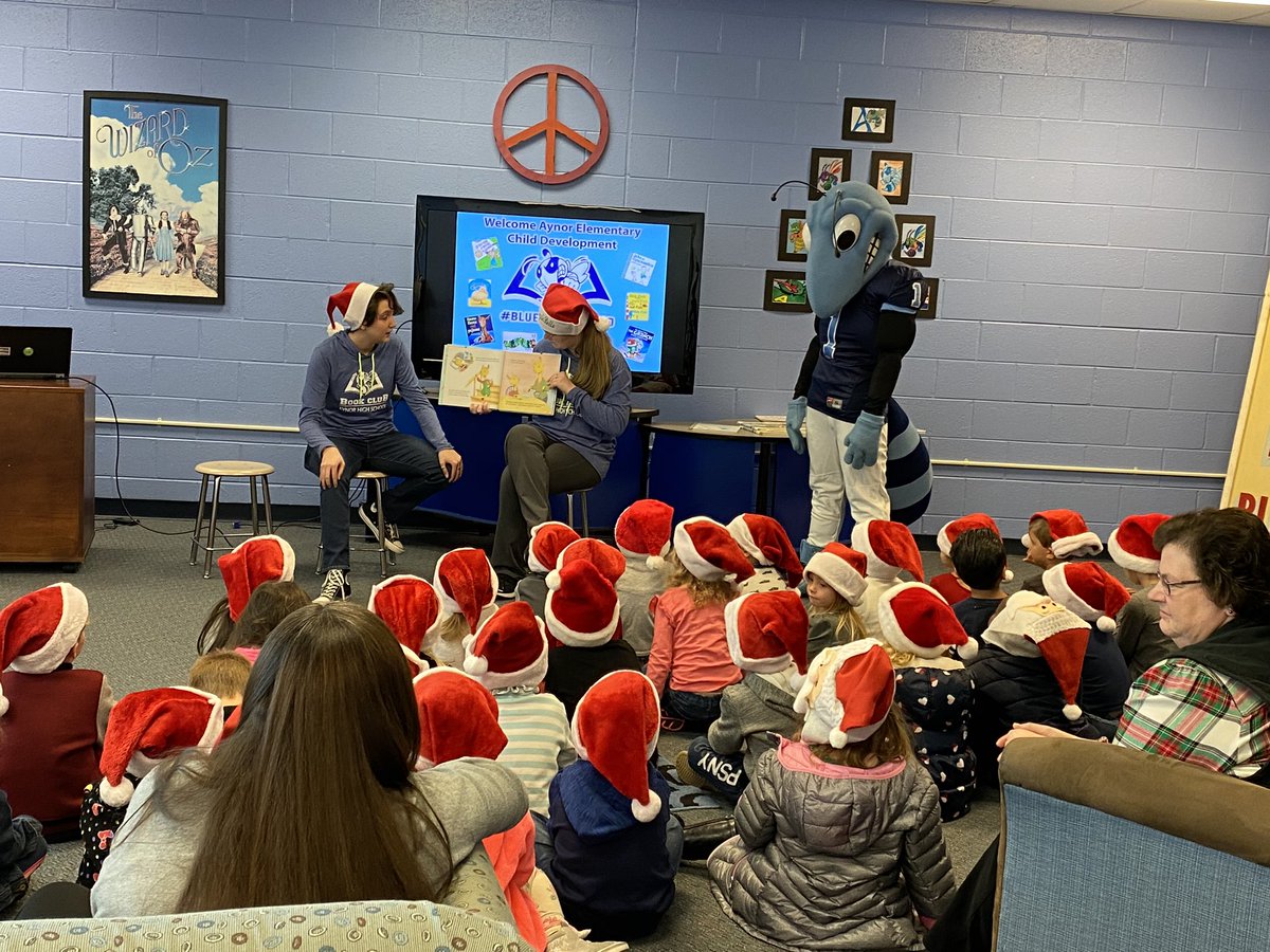 AynorHSLibrary's tweet photo. @AynorHighSchool Book Club enjoyed reading to @AynorElem students today! #GIVETHEGIFTOFLITERACY #BLUEJACKETSREAD #AHSLITERACY #HCSLIBRARYMEDIA https://t.co/GtQEXa0W7d