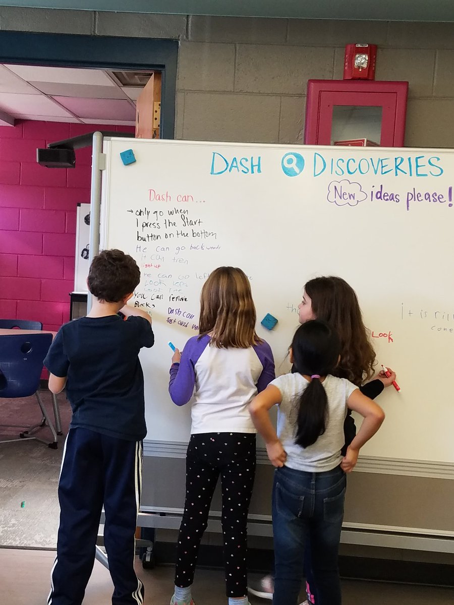 AngieHembree1's tweet photo. Hour of coding, students had a blast. #weard34 #lyonschool https://t.co/ZmtNnGm4Lu