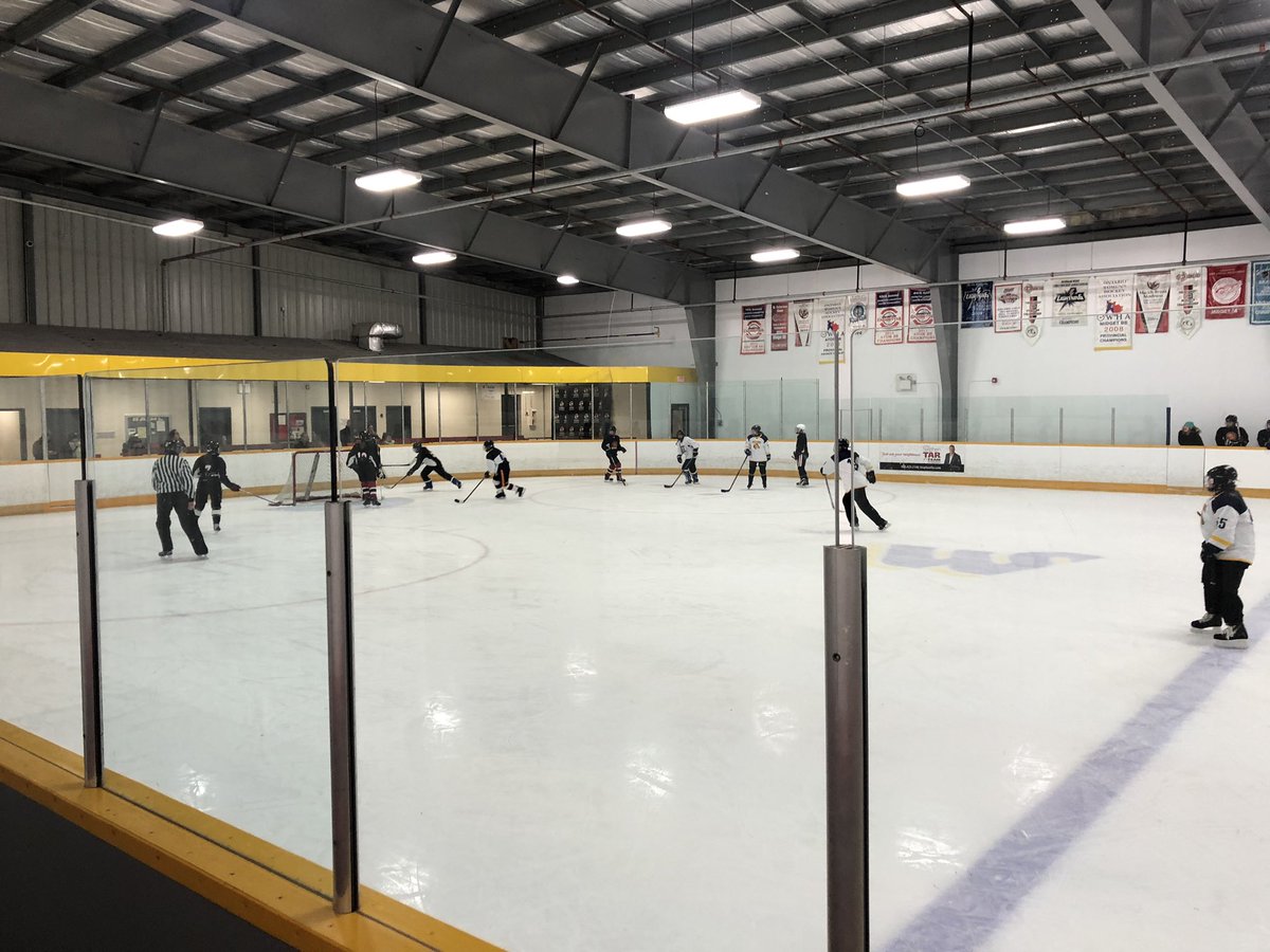 BillHogarthSS's tweet photo. Congratulations to our hockey teams on their great performances on the ice today!  Girls won 3-0. Boys tied 5-5.  Way to go Hornets! @BHSSathletics https://t.co/5XlOBiMpQc