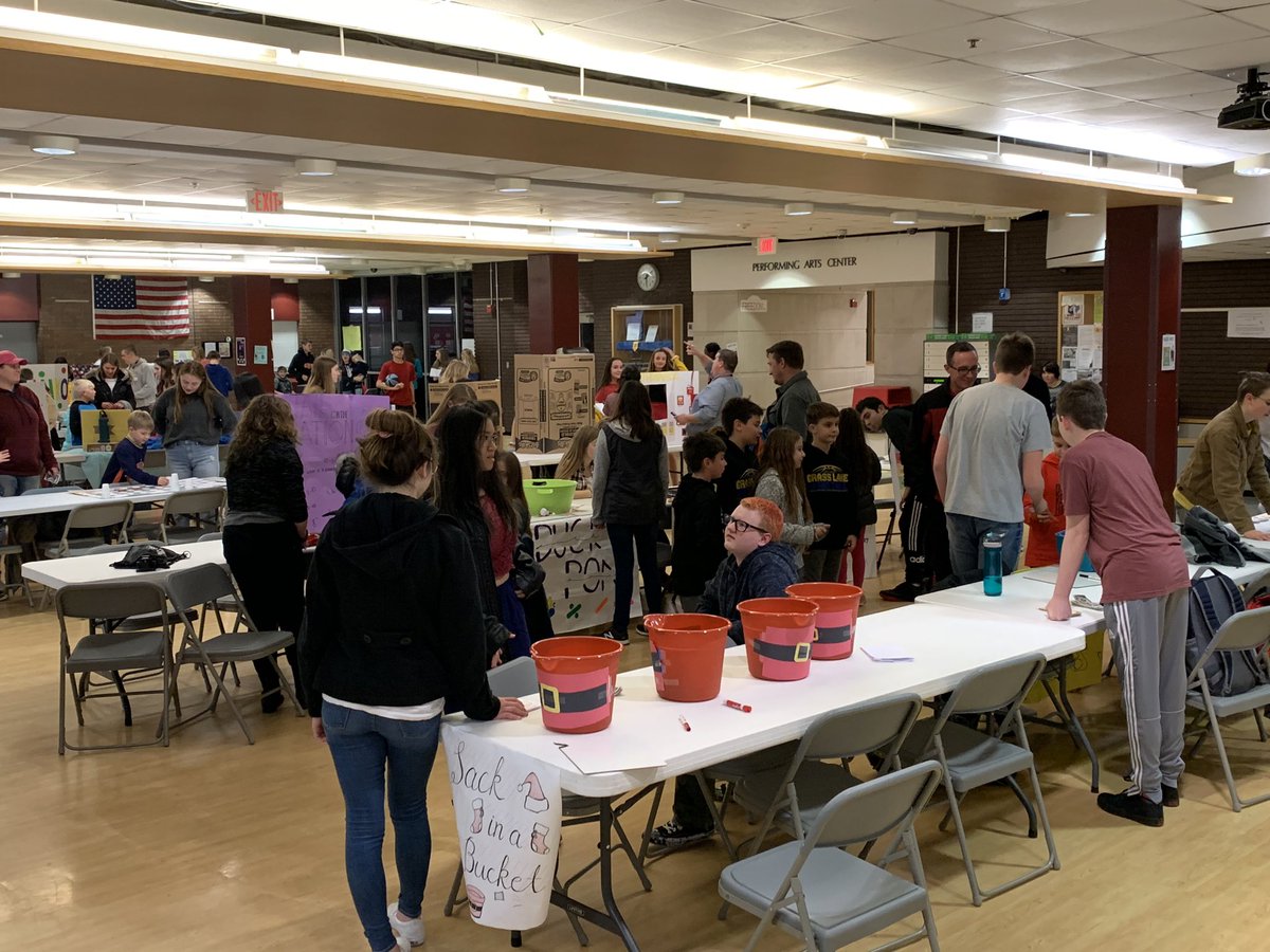 hubbardbradford's tweet photo. One of the best events in #D117LIVE! #MathFair has student created games for our 3rd-5th grade friends...and, lots of prizes! #makeitmatter #SequoitPride #mathisfun https://t.co/bAtZwfv5Gl