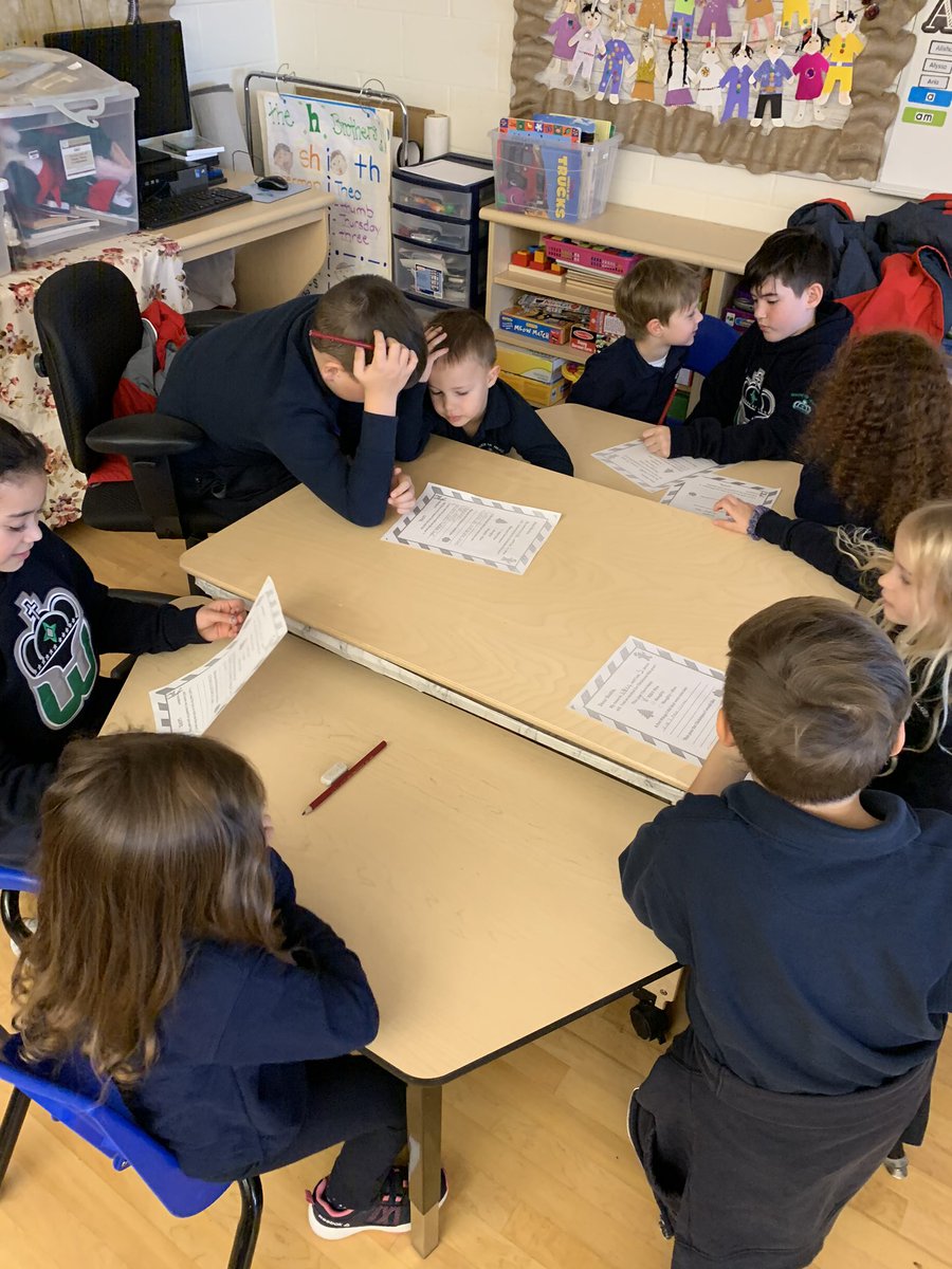 QH102kinders's tweet photo. Our Reading Buddies helping us write our Letters to Santa! @QHMilton @MissL_QoH4 #qhcge #collaborativecontributors https://t.co/HAq3rl1A4t