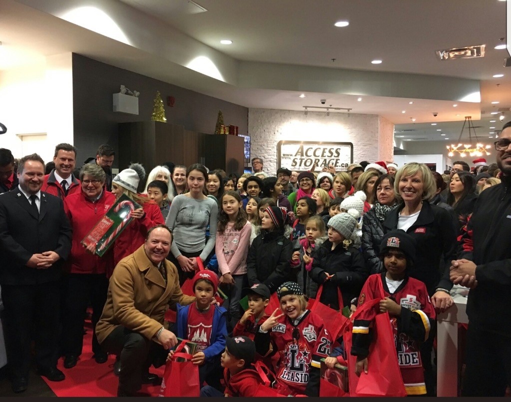 AccessStorageCA's tweet photo. Thank you for a Fantastic Evening! Great turnout Leaside for our 10th Anniversary Celebration of partnership with @ToyMountain/ @salvationarmy and @CTV!! Our partners showed support in huge numbers and helped make our celebration so successful. https://t.co/KhSb0bTTIT