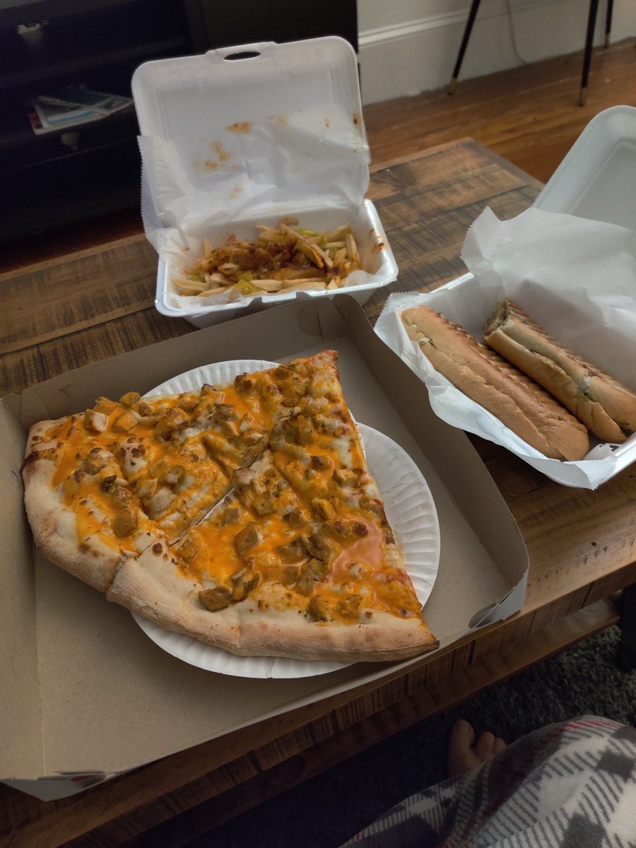 Birdz_th3_Word's tweet photo. So Philadelphia Pizza....#Welcome2Philly https://t.co/DMTbHYvPxH