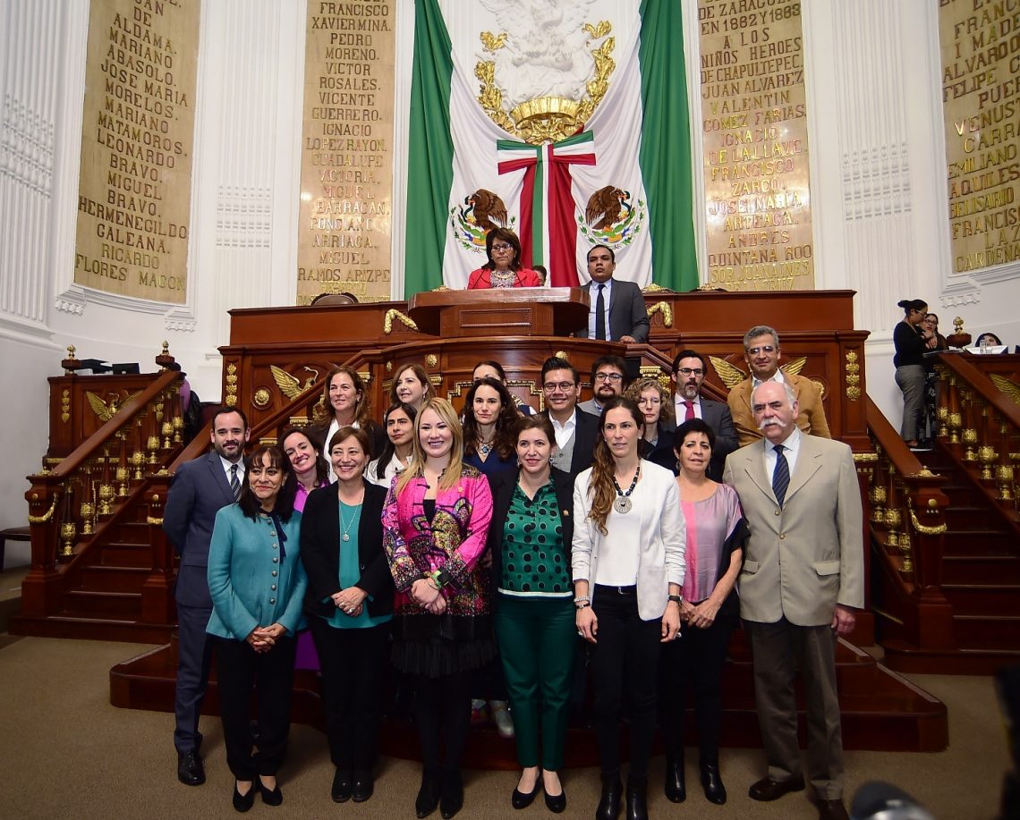 Congreso_CdMex's tweet photo. 📌 Rinden protesta ante el pleno del Congreso las y los consejeros ciudadanos de la @PAOTmx

-"Estos nombramientos responden a una demanda social por el acceso a la justicia ambiental”: Diputada @TereRamosA 

➕ℹ👇🏽
https://t.co/TceVzXqnnR https://t.co/5Hd6dD2Qge