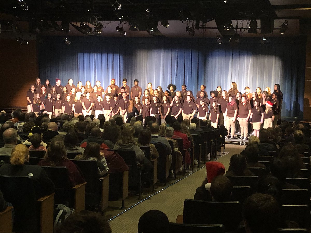 Mchale7Mike's tweet photo. Another fabulous performance by the DMS Choir and Band!  It’s a great way to kick off the holiday season! @WDeVicaris @MattOrdog https://t.co/WHGynvxTjO