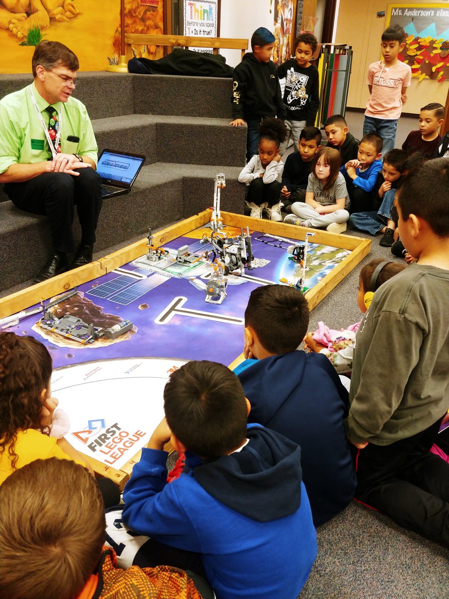 Wildflowerhsd2's tweet photo. 2nd grade had a robotics demonstration today after their assembly with an astronaut! https://t.co/kmDqa42hkM