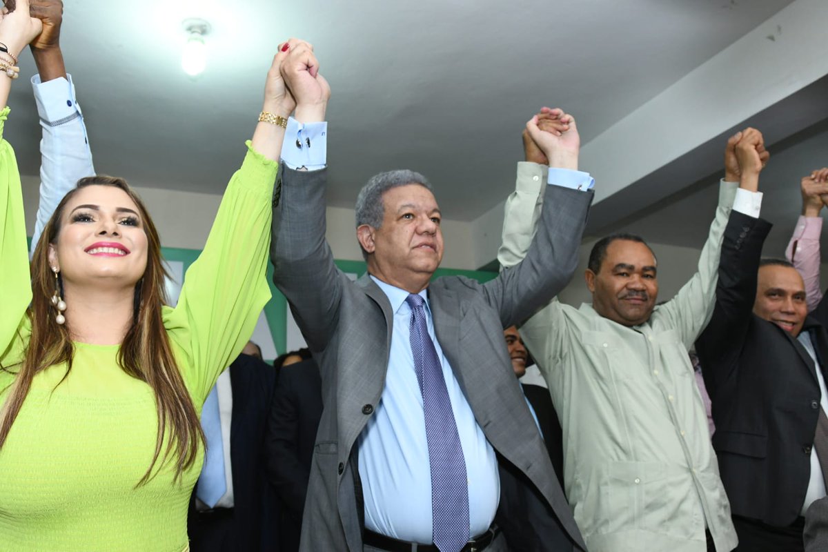 Leonelfuezadelp's tweet photo. En Santo Domingo Oeste,  @LeonelFernandez proclama a Francisco Luciano como candidato a alcalde y Keyla Reyna vice alcaldesa de #LaFuerzaDelPueblo y aliados. https://t.co/bO2i8WXBBG