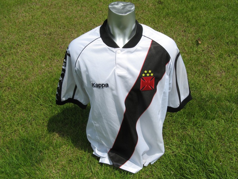 AVascainos's tweet photo. O canal informa que o Vasco está bem próximo de aceitar a proposta da empresa italiana Kappa para fazer os uniformes do time a partir de 2020. A rescisão com a Diadora está praticamente acertada, mesmo com contrato até o fim do ano que vem.

Detalhes aqui: https://t.co/T57duchfkY https://t.co/wXGR4hEimK