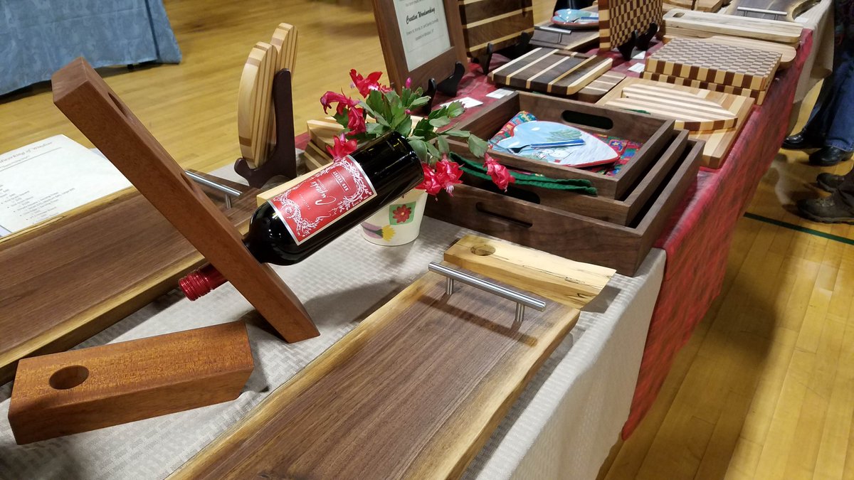 sandyconnolly's tweet photo. See you there!! RT @CreativeWoodVT: Join us in #ReadingVT this Saturday 12/7 for the 4th Annual Reading Holiday Craft Fair!
#creativewoodworking #servingtrays #cuttingboards #shopsmall #thisisvt https://t.co/kifMFd1ctm