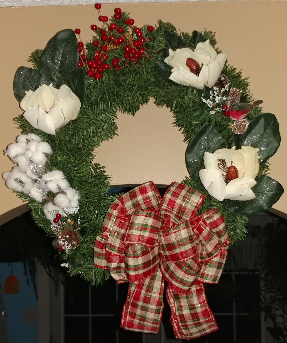 dragonflylass's tweet photo. I do actually love my wreaths & would leave them up year round if Spouse would let me. They're the 1st wreaths I made. Magnolias (of course), sparkly cotton, berries, some birds, pinecones, & a huge luscious bow.
#wreath #wreaths #handmadebyme #holidaydecor #alittlebitsouthern https://t.co/PFgFTrSXIf