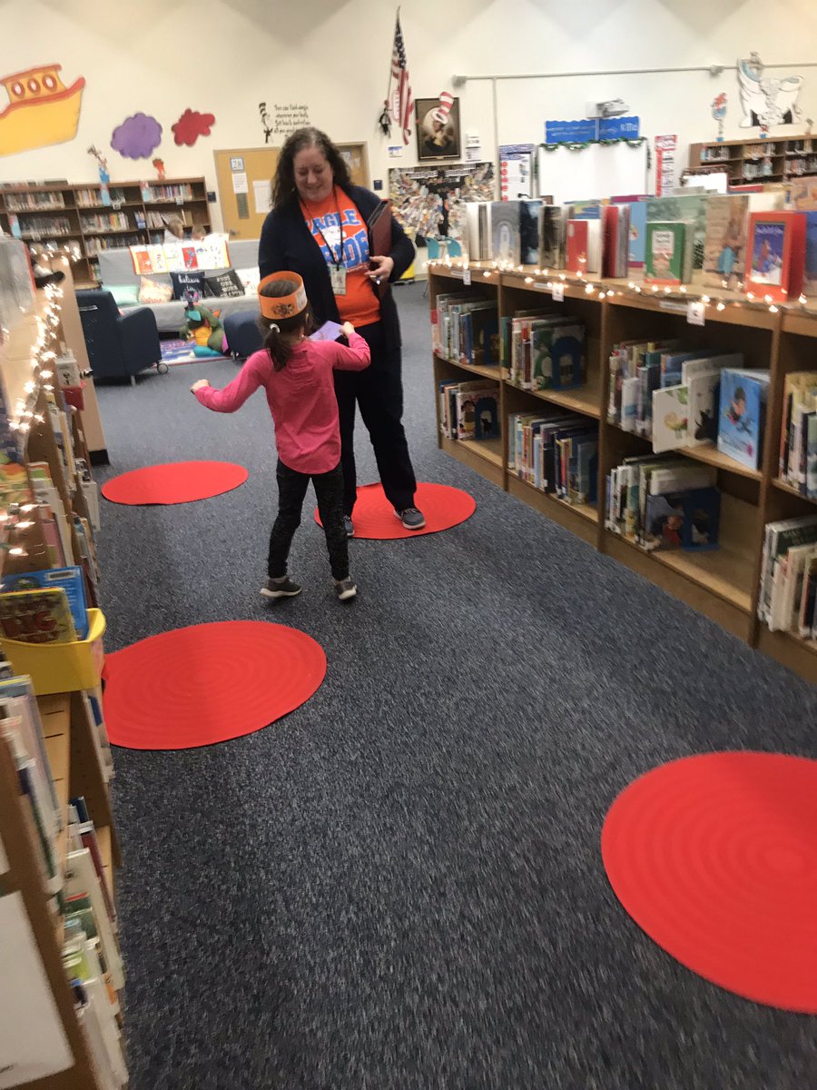 MrsGrimesFirst's tweet photo. The kindness committee delivered letters to the staff today. We wanted to fill buckets! #unity  @oakhill2172 @19Chr1stine https://t.co/Z3FvmMYRlK