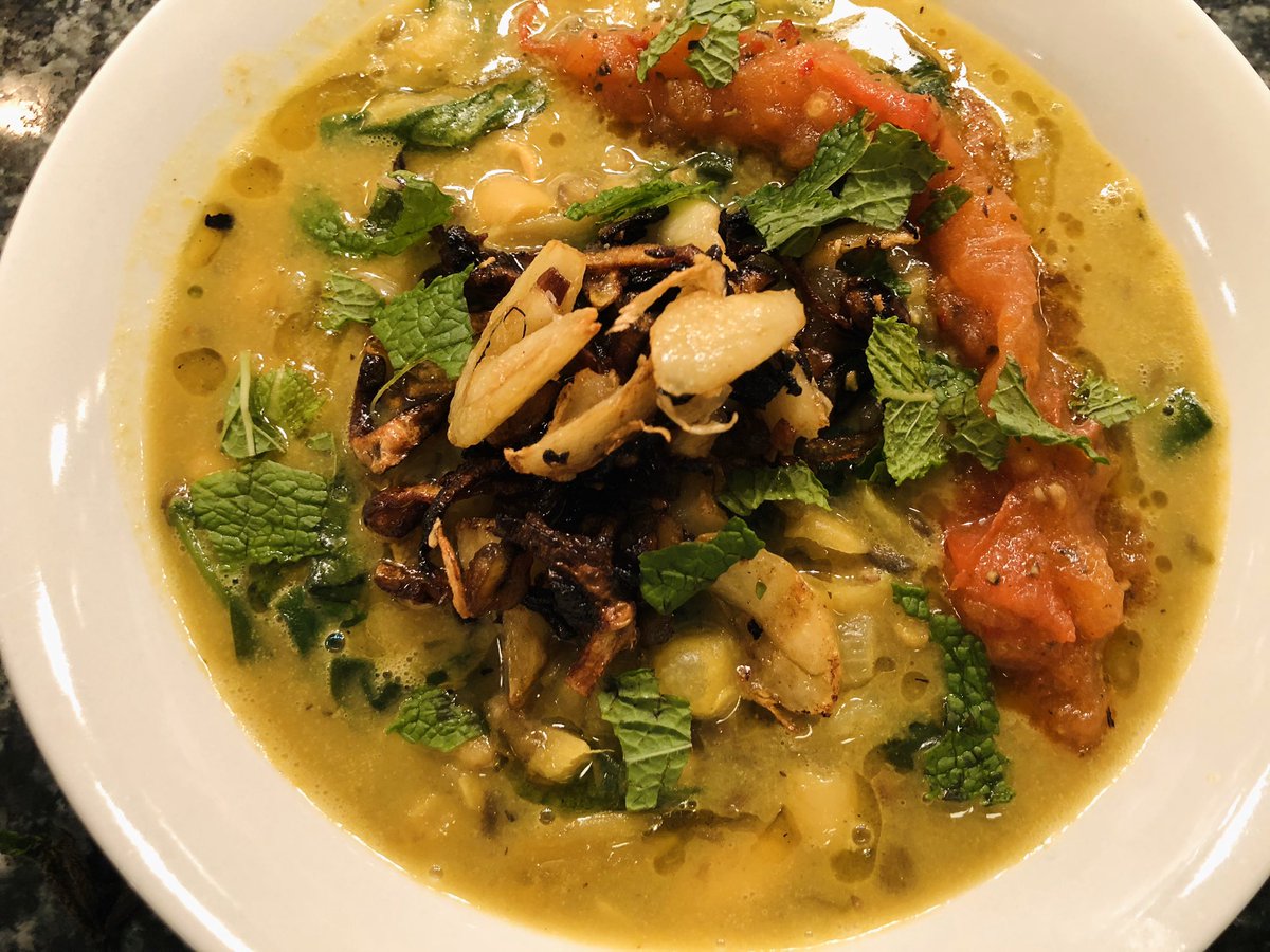 lovebasilsage's tweet photo. #TheStew as a base. 

+ used lentils and white beans instead
+ added spicy tomato jam
+ fried shallot and garlic oil
+ spinach
+ squeeze of lemon https://t.co/HbdzT8b4KD