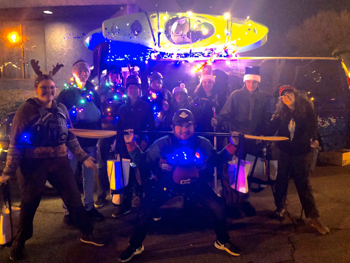 emoryhenry1836's tweet photo. 🌲🎉Tonight it is the BRISTOL Christmas parade with E&H Adventure Team...please cheer on our students and staff who are participating give an E&H shout out when they stroll by! Take a pic and post to social media if you see them! #happyholidays #outdoorprogram #gowasps https://t.co/LT1V7AH7Jt