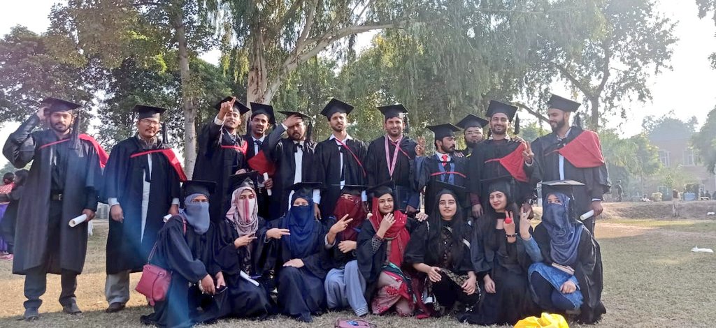 Junaidmarkand's tweet photo. Proud moments BSSE (Regular 2k13-2k17)#SUConvocation19 https://t.co/dnBfVSFyxu