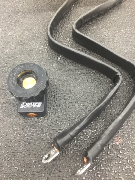 バイク用品 ナップス バッテリー上がり対策 暗電流を抑えるパーツ モーターサイクル業界での バッテリートラブルで良くあるのが充電系の故障 さて 今回のご紹介するパーツは 長期間バイクを乗らない時に出来る限り 電気 暗電流 の流失を防ぐパーツ