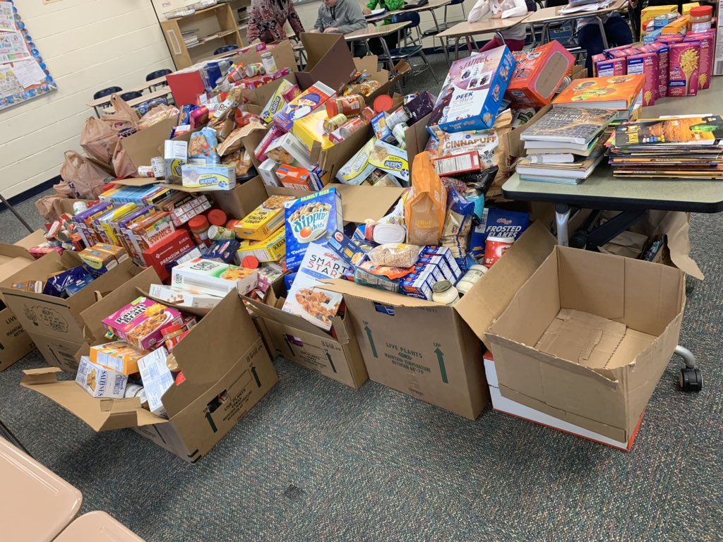 KrystalRenton's tweet photo. Students skyrocketed past their goals for the food drive! Their compassion and desire to make a difference is contagious. So proud to be part of this community. Go Bobcats! https://t.co/hp6JbiveQC