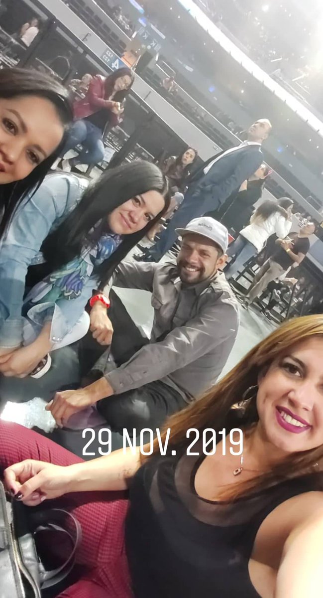SezarUribe's tweet photo. Siempre que estás en familia sencillamente las cosas se disfrutan el doble #handsome  #mexico #barbonesmx #beard #beardboy  #concierto https://t.co/2XQNMI9fQG