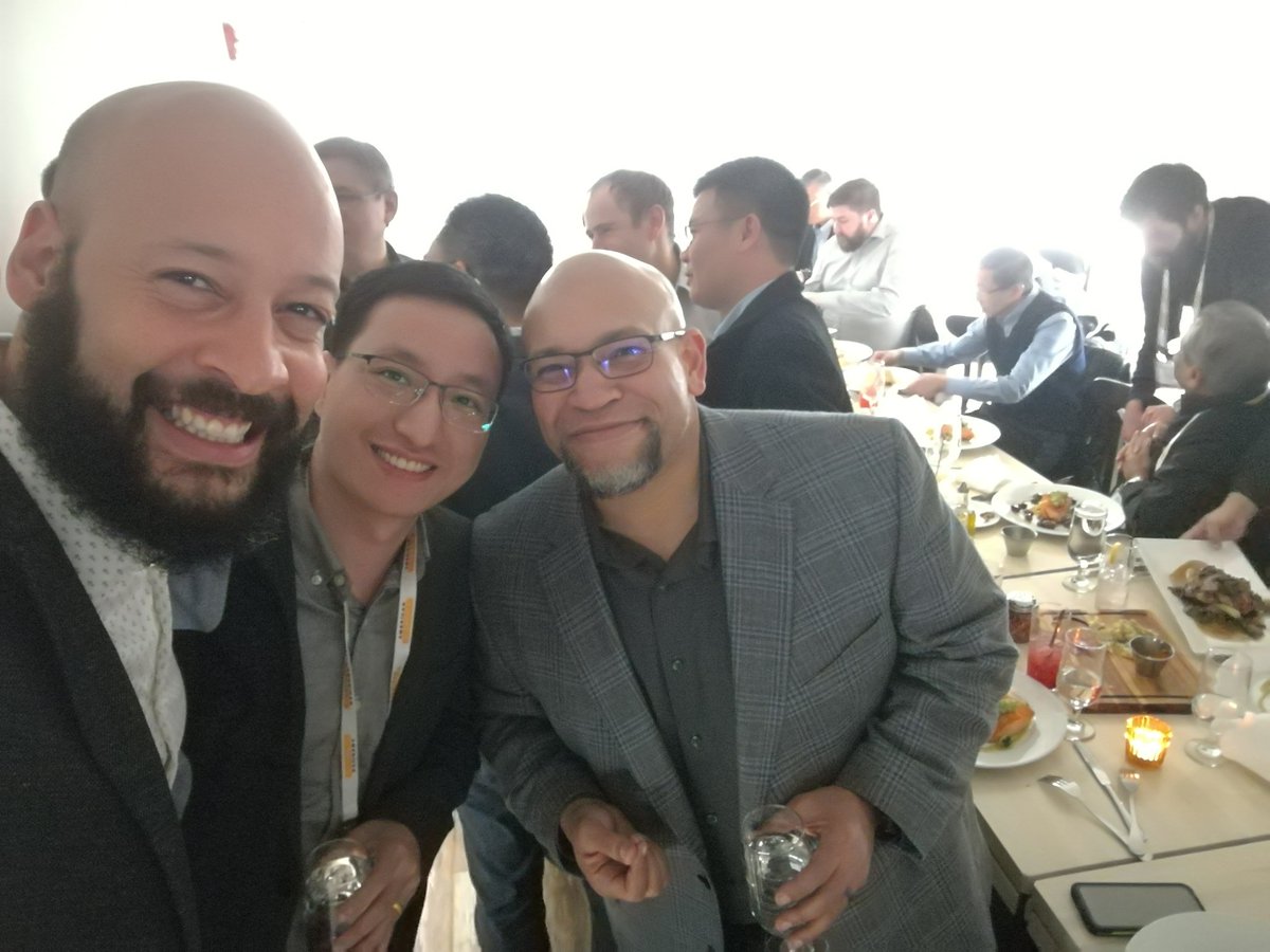 HybridInterface's tweet photo. The #EN09 crew mercilessly hijacking the #EN08 dinner. With @Alvin_Y_Zhou and @joe_jberry #F19MRS https://t.co/smlCPDlRmw