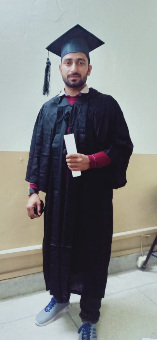 Junaidmarkand's tweet photo. Proud moments BSSE (Regular 2k13-2k17)Alhamdolilah graduate #Su #SUconvocation19 https://t.co/Mg4F2Wzfvh