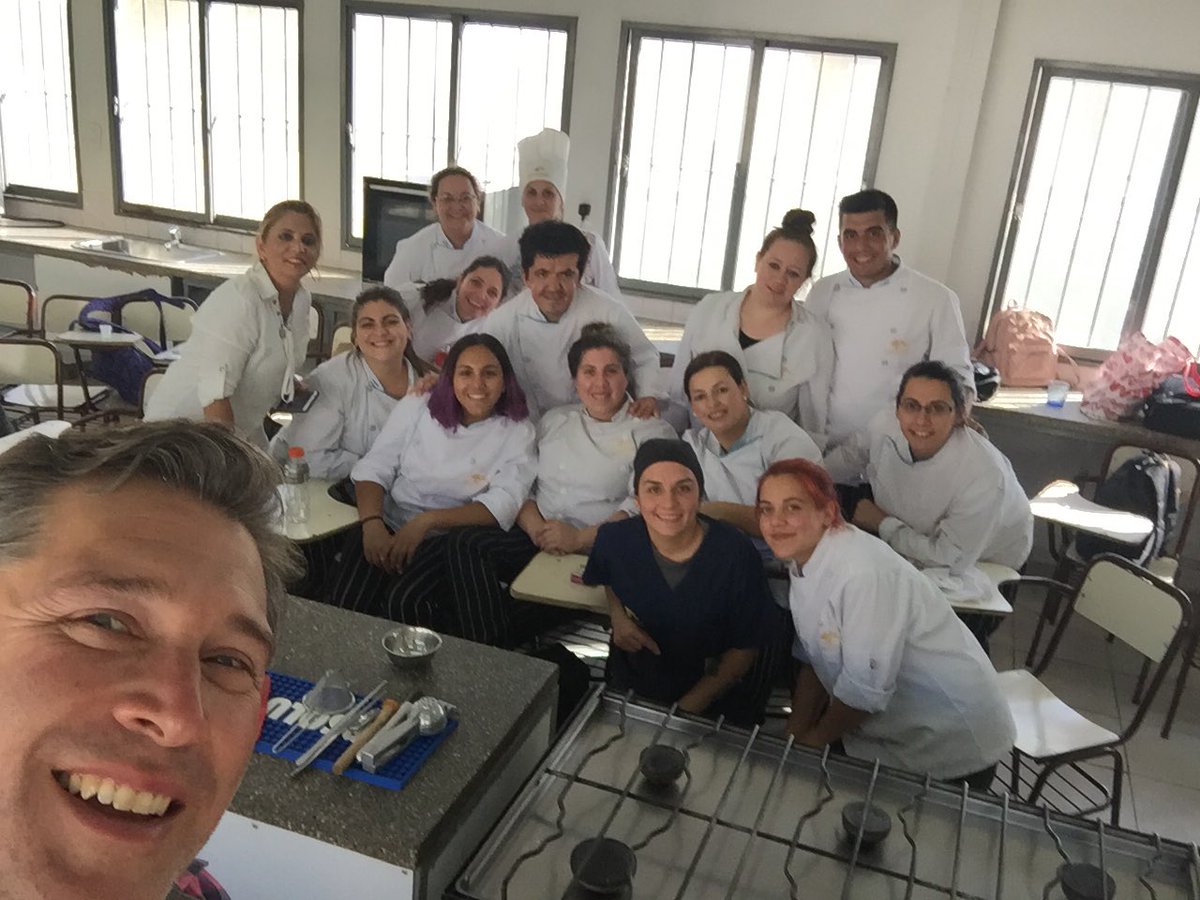 MAURICIOCAS's tweet photo. Hoy tuve la grata experiencia de dictar una clase de coctelería con helados para los alumnos de pastelería de @InstArrayanes zona Este 
Gracias por el entusiasmo a los chicos y la confianza y apoyo ofrecido por parte de Jaquelina Capeloni y Adriana Cornejo Puebla 🍧🍸 https://t.co/m2hBUJMREc